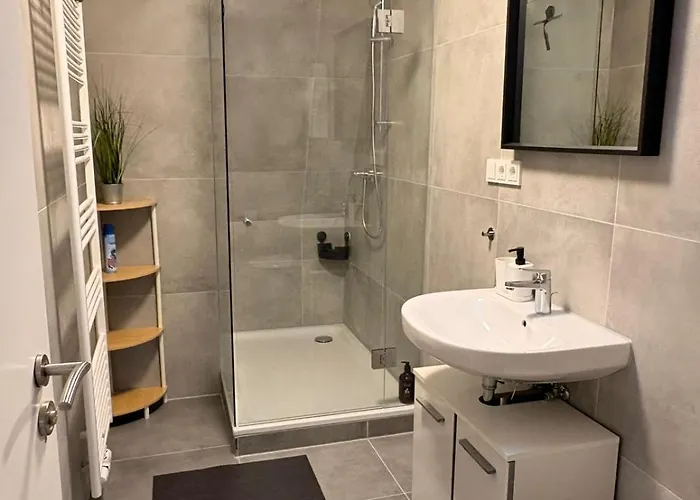 Geraeumige Nahe Hbf Ideal Fuer Monteure, Paare & Familien Lejlighed *